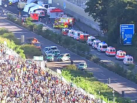 © APA/WDR Einsatzkräfte auf der gesperrten Autobahn