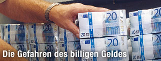 Paket mit 20-Euro-Scheinen