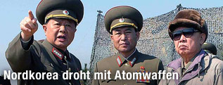 Diktator Kim Jong Il und Mitglieder der Korean Peoples Army