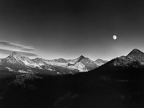 © Corbis/Ansel Adams Fotografie "Autumn Moon, the High Sierra from Glacier Point "