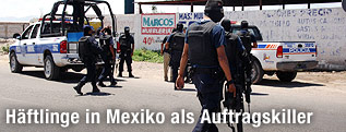 Polizisten vor Tatort in Torreon