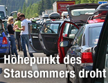 Urlauber stehen auf der Tauernautobahn im Stau