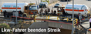 Tankwagen auf einer Brücke