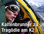 Gerlinde Kaltenbrunner in ihrem Zelt