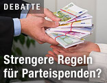 Geldscheine in einer Hand