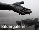 &Ouml;lverschmierte Hand