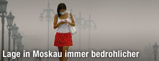 Passantin mit Atemschutz