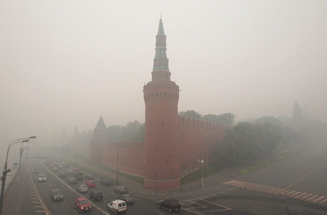 © Reuters/Alexander Natruskin In Rauch gehüllter Kreml