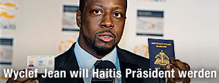 Wyclef Jean zeigt seinen haitianischen Pass