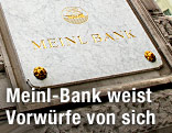 Firmenschild der Meinl Bank in der Wiener Innenstadt