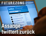 Notebook mit Twitter-Website