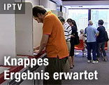 Wähler geben ihre Stimme ab