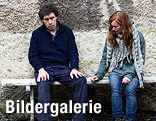 MFA+ Filmdistribution sitzen auf Bank
