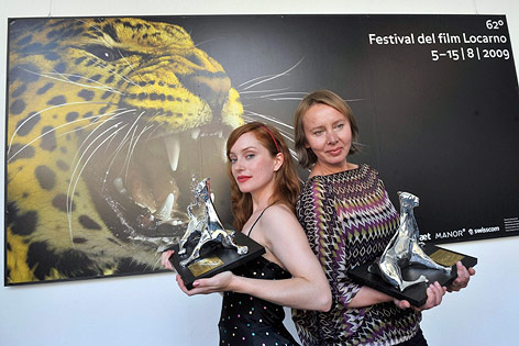 © APA/EPA/Martial Trezzini Lotte Verbeek mit Regisseurin Urszula Antoniak