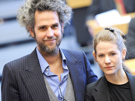 © APA/EPA/DPA/Julian Stratenschulte Regisseur Christoph Schlingensief mit seiner Frau Aino Labarenz