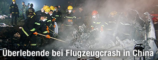 Feuerwehr l&ouml;scht Wrack