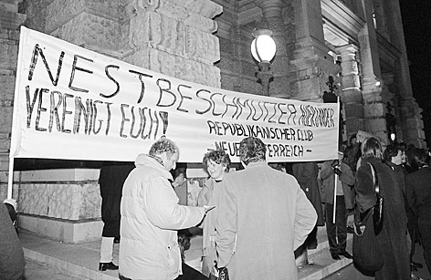 © picturedesk.com/Klaus Titzer Demonstrationen vor dem Burgtheater