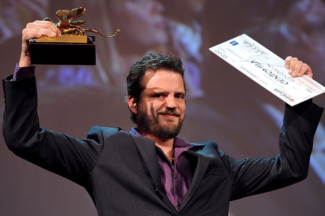 Seren Yuce mit dem Preis für den besten Debütfilm