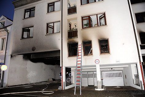 © APA/DPA/Patrick Seeger Blick auf eine ausgebrannte Wohnung