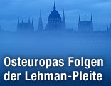 Das Parlament von Budapest im Nebel
