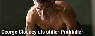George Clooney mit nacktem Oberkörper
