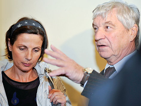 © APA/Herbert Neubauer Ruth Elsner und und Anwalt Karl Bernhauser
