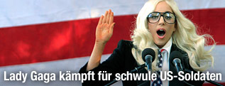 Lady Gaga am Rednerpult