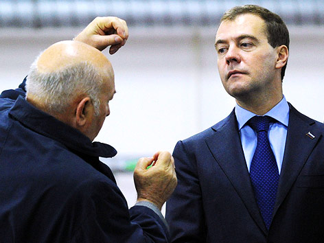 © AP/Yuri Kadobnov Juri Luschkow mit dem russischen Präsidenten Dimitri Medwedew