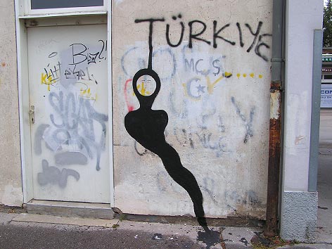 © ORF.at/Simon Hadler Graffiti mit dem Wort Türkiye und einer Figur