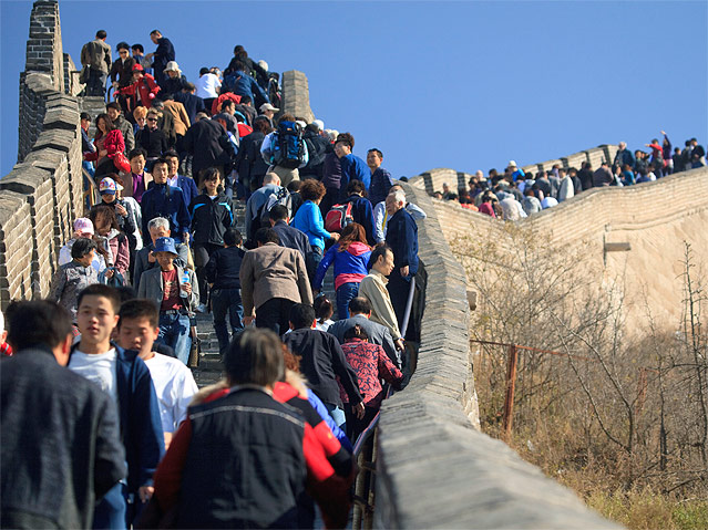 Touristen auf der Chinesischen Mauer
