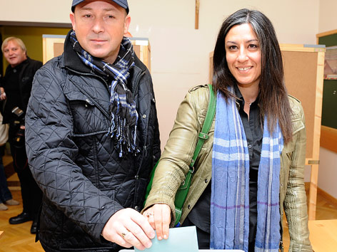 © APA/Andreas Pessenlehner Grüne Spitzenkandidatin Maria Vassilakou mit Ehemann Bernd Matouschek