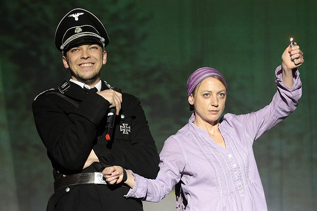 © APA/Georg Hochmuth Die Schauspieler Simon Kirsch und Katharina Schmalenberg
