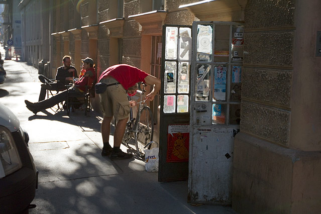© ORF.at/Wolfgang Rieder Fahrrad beim Eingang der Bikekitchen