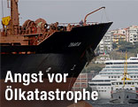 Tanker und Yachten vor Ankara