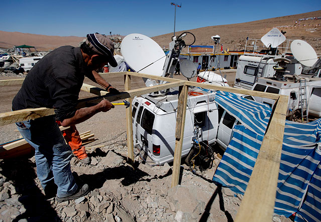 © AP/Roberto Candia Presse bei Mine in Chile