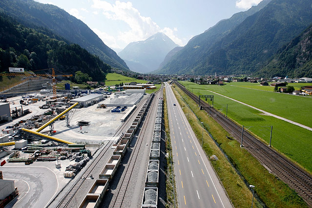 © Reuters/Arnd Wiegmann Baustelle vor dem Gotthard-Tunnel