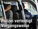 Polizei im Auto
