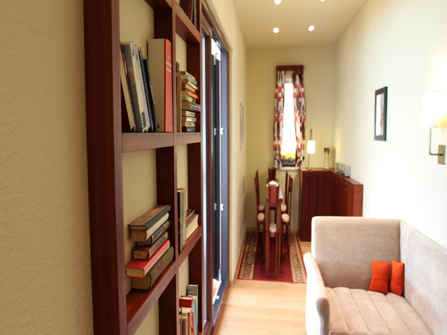 Wohnzimmer von Erwin Wurms "Narrow House"