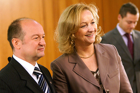 © ORF.at/Günter Hack Leopold Löschl (Leiter des Büros für Computer- und Netzwerkkriminalität) und Innenministerin Maria Fekter