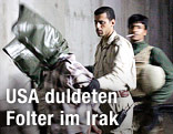 Irakischer Mann wird von Soldaten abgeführt