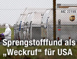 Forensiker untersucht UPS-Container