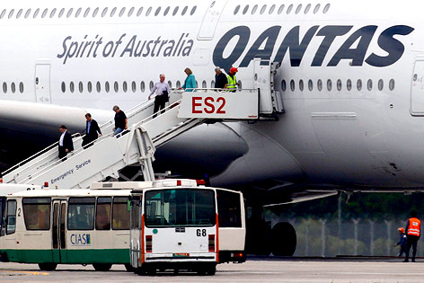 © Reuters/Vivek Prakash Passagiere verlassen das Flugzeug
