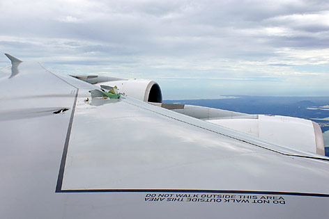 © Reuters/Ulf M. Waschbusch Teile brechen aus dem Flügel des A380 weg