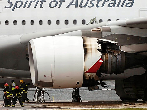 © APA/EPA Beschädigtes Triebwerk einer A380 der Qantas Airline