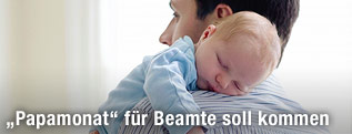 Mann mit Baby