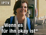 Gläubige während eines Interviews am Petersplatz in Rom