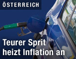 Auto an Zapfsäule
