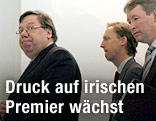 Irischer Premierminister Brian Cowen mit Parteikollegen