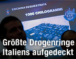 Polizeibild mit Kokainpaketen