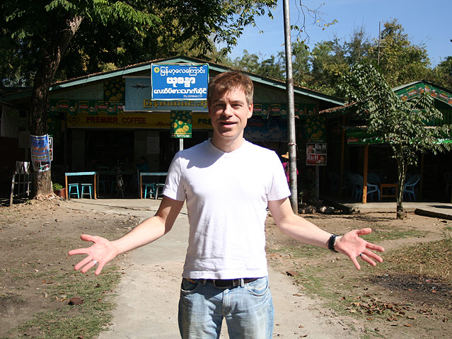 Der deutsche Kabarettist Michael Mittermeier in Burma